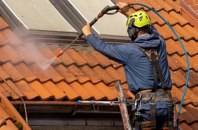 Démoussage et hydrofuge de toiture à Montjoux